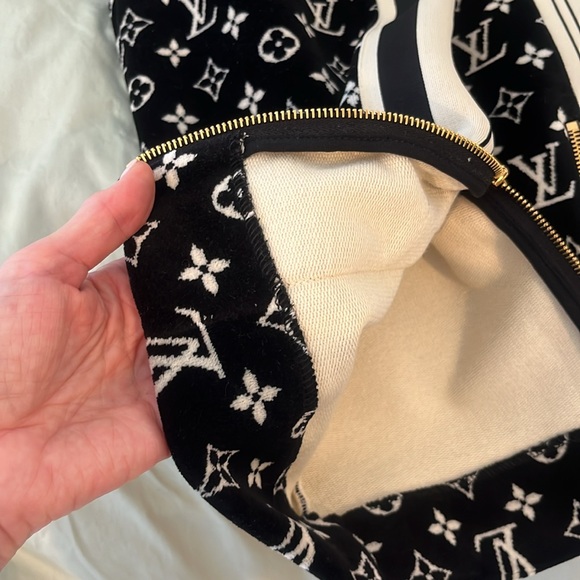 LVMonogram toweling/velour traveling Jogging Pants with zippers on bottoms / box - Picture 13 of 15